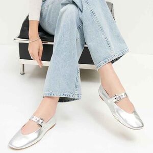 Reformation Bethany Silver Leather Flats like new Sz 10